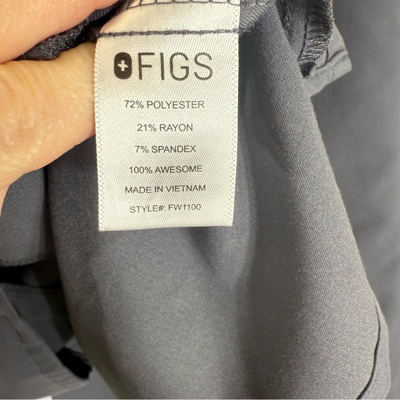 FIGS SET CHARCOAL GRAY RED Casma Kade Size Medium - Picture 7 of 10